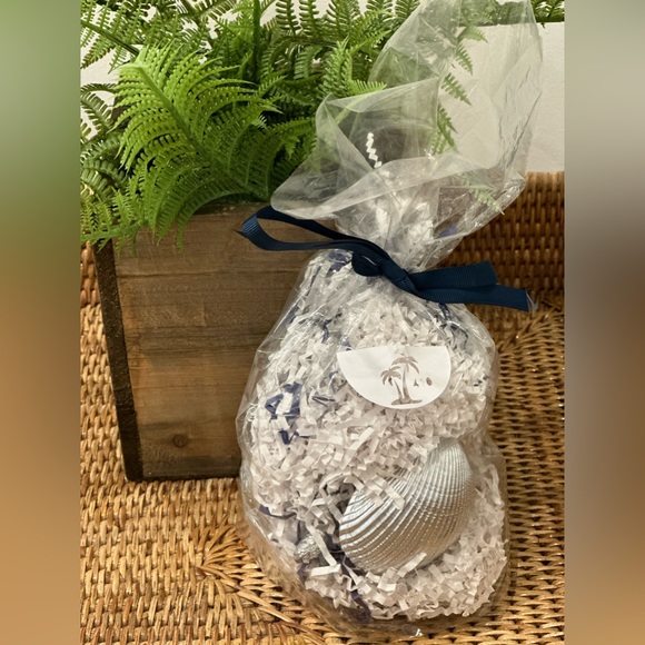 Silver Coated Medium Seashells Set of 3 🎁Wrapped & Gives Back🎗️ - Picture 4 of 7